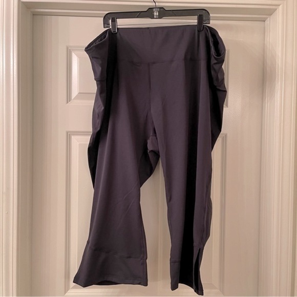 FIT For All Black Kick Side-Slit Flared Athletic Leggings Capris (Z10.7) - Picture 4 of 8